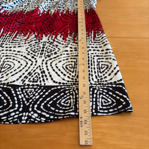 BCBGMaxAzria M black red white, mini relaxed fit shift short sleeve dress - Picture 11 of 12